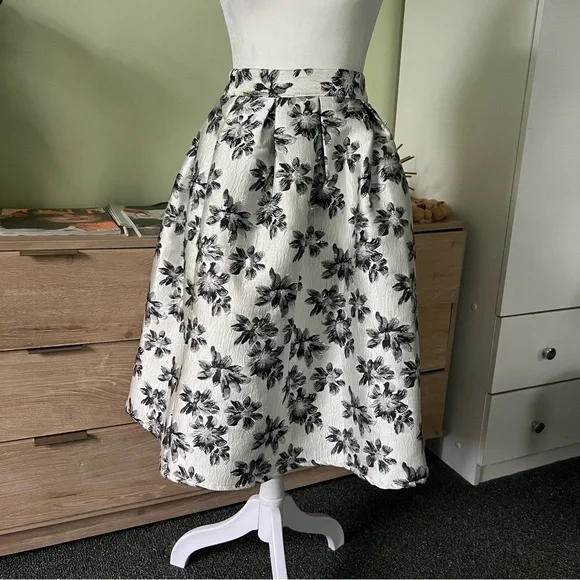 Metallic Silver & Black Flower Brocade Fabric Shimmery Fancy Cupcake Skirt Sz L